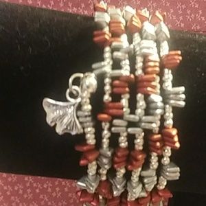 A BUNDLE OF 2 MEMORY WIRE BRACELETS